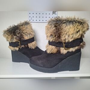 Stylish Black and Tan Faux Fur Wedge Boots